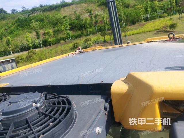 驾驶室侧向上照全景（压路机驾驶室）