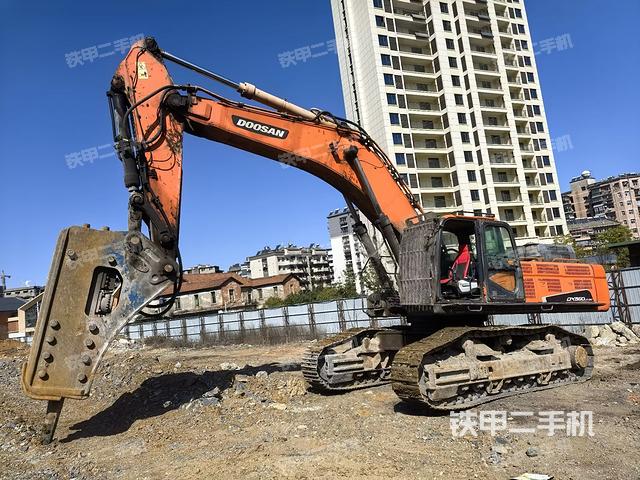 斗山DX520LC-9C挖掘機
