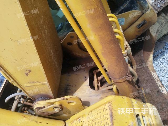 大臂根部 斜视(工作和回转装置) 大臂根部 斜视(工作和回转装置)