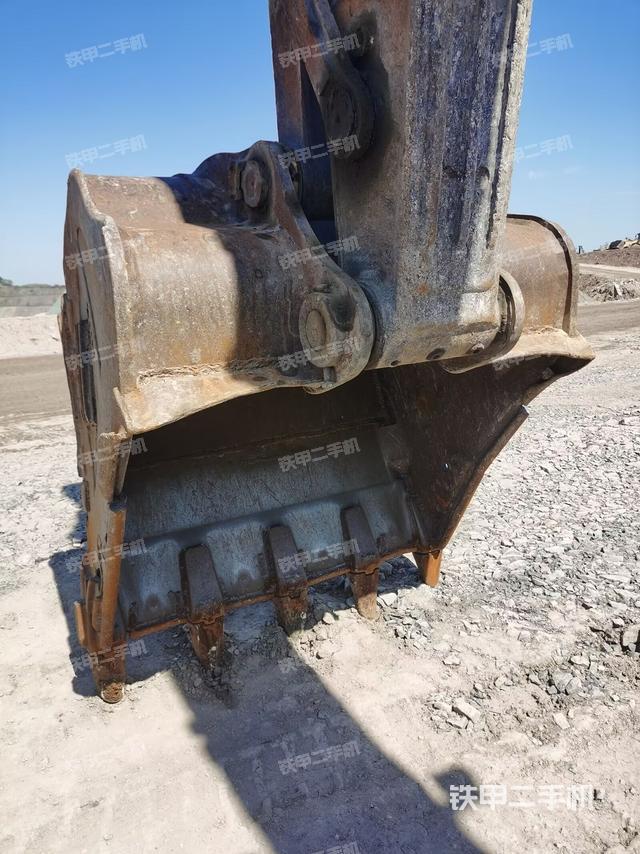 小臂整体左后(工作和回转装置) 小臂整体左后(工作和回转装置)