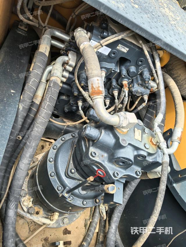 回轉(zhuǎn)馬達(dá)和主控閥(整機(jī)外觀) 回轉(zhuǎn)馬達(dá)和主控閥(整機(jī)外觀)