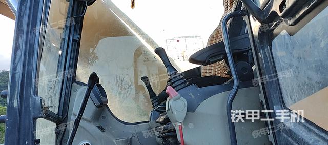 駕駛室整體（整機(jī)外觀）