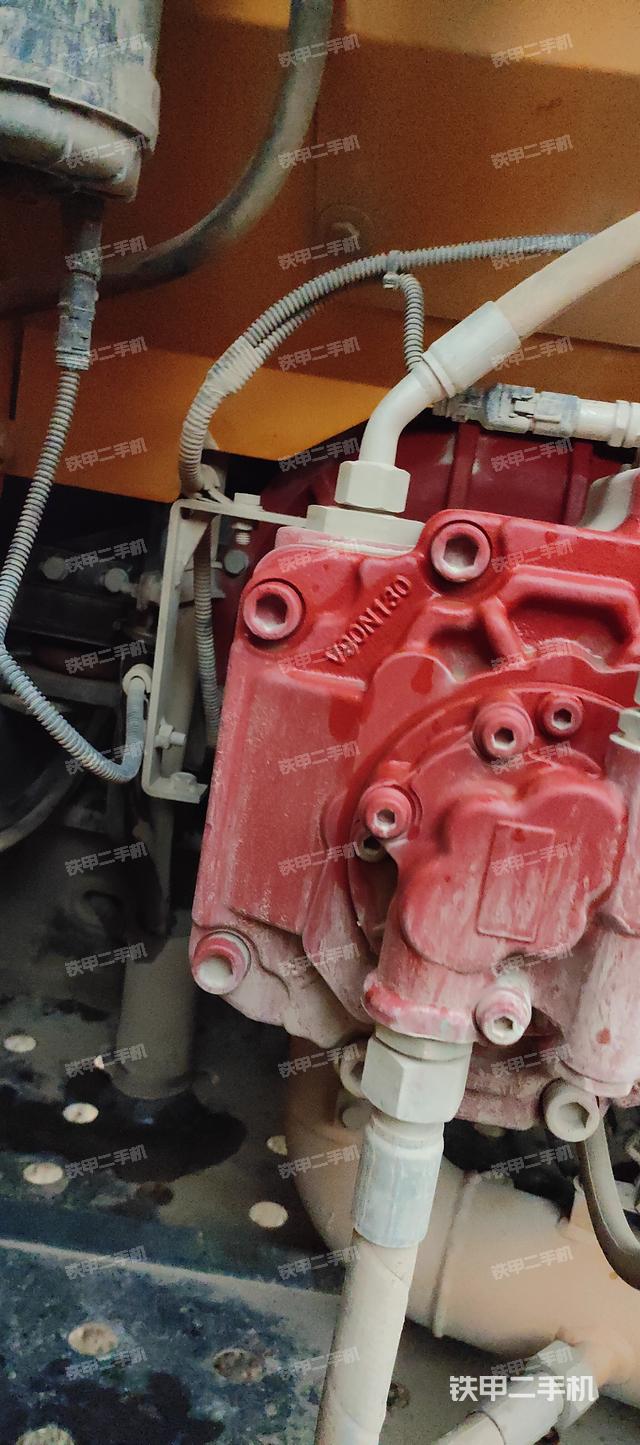 液壓泵艙室正面整體（整機(jī)外觀）