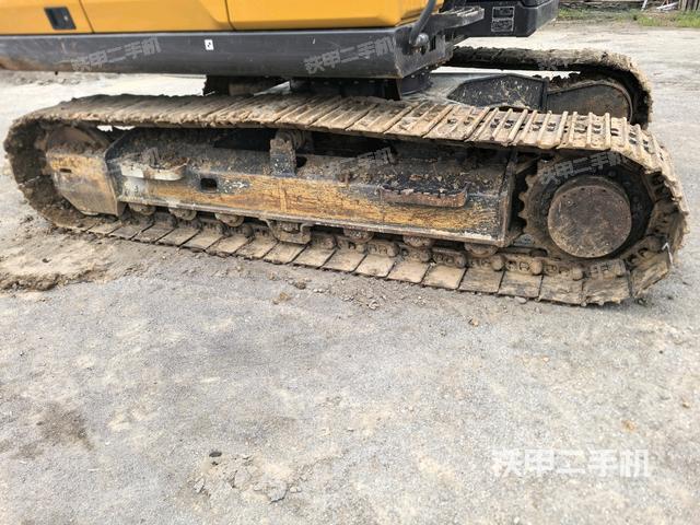 单侧履带整体(整机外观) 单侧履带整体(整机外观)