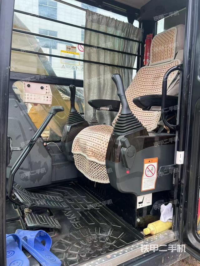 驾驶室整体(整机外观) 驾驶室整体(整机外观)