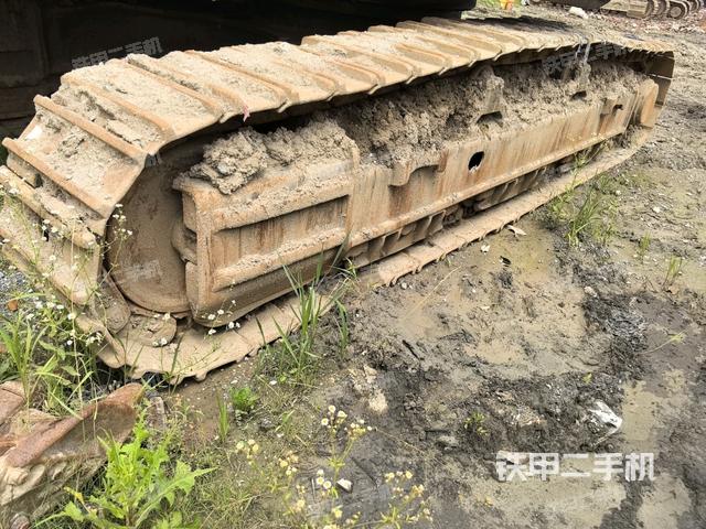 单侧履带整体(整机外观) 单侧履带整体(整机外观)