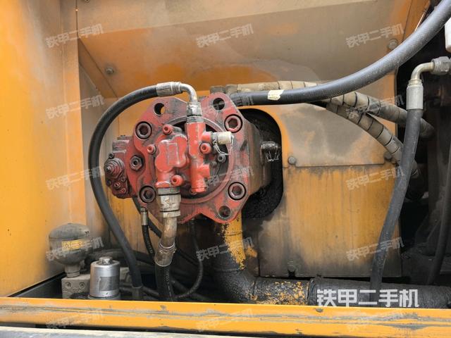 液壓泵艙室正面整體（整機(jī)外觀）