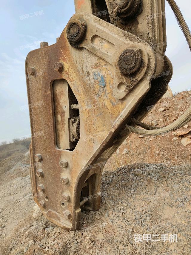 铲斗右后整体(工作和回转装置) 铲斗右后整体(工作和回转装置)