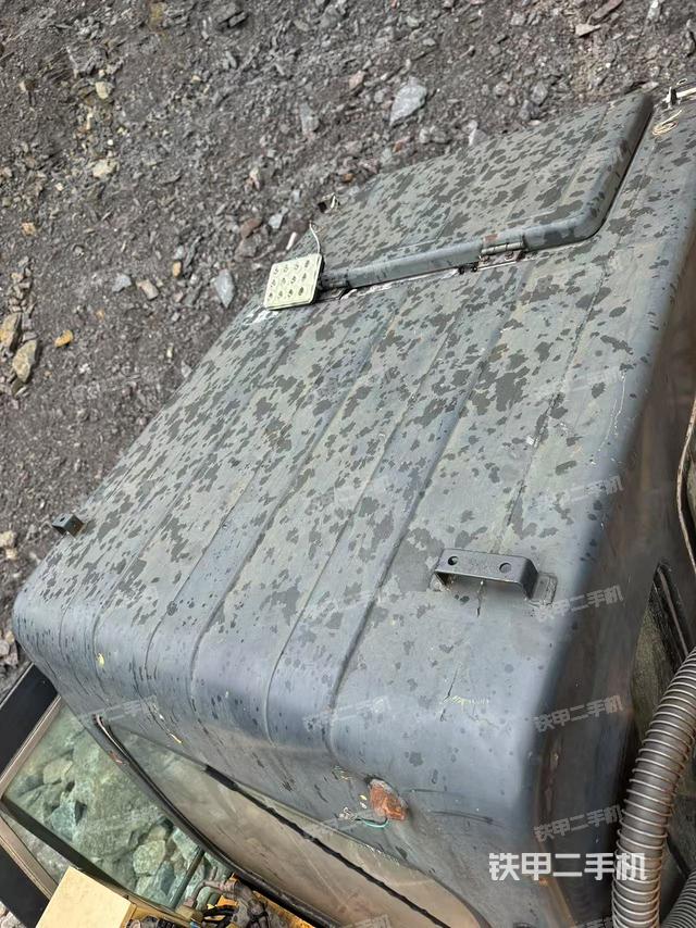 驾驶室顶部（整机外观）