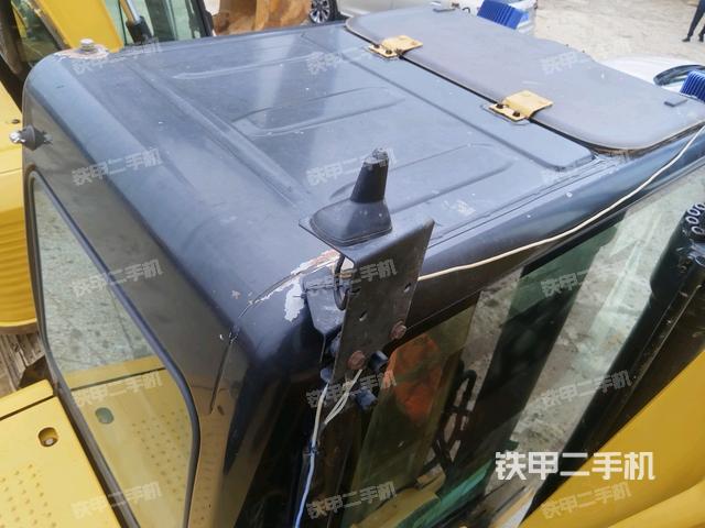 驾驶室顶部(整机外观) 驾驶室顶部(整机外观)