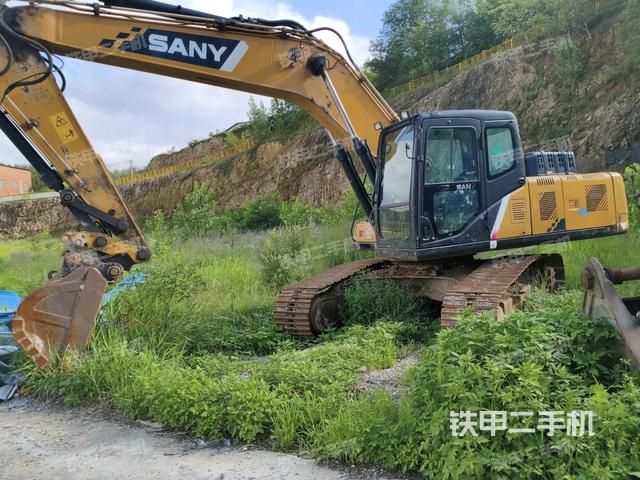三一重工SY215C挖掘機