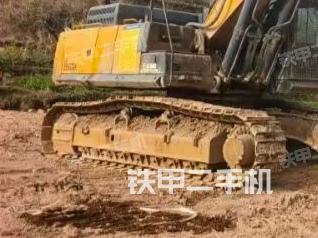 左侧履带整体 (行走机构) 左侧履带整体 (行走机构)