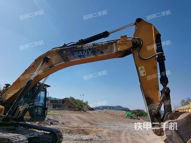 大臂整体 右侧(工作和回转装置) 大臂整体 右侧(工作和回转装置)