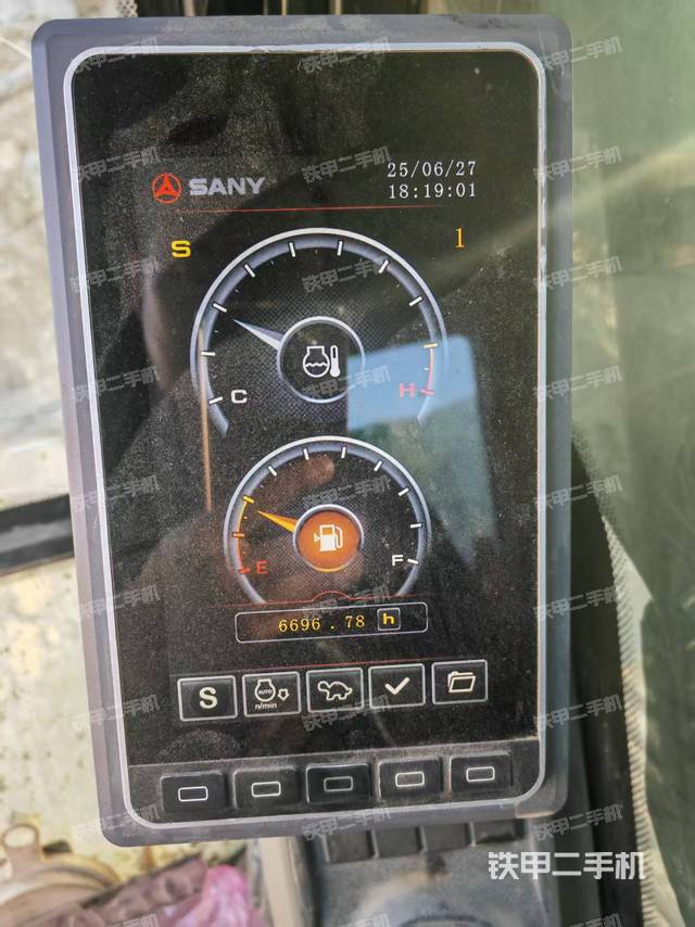 驾驶室整体（整机外观）