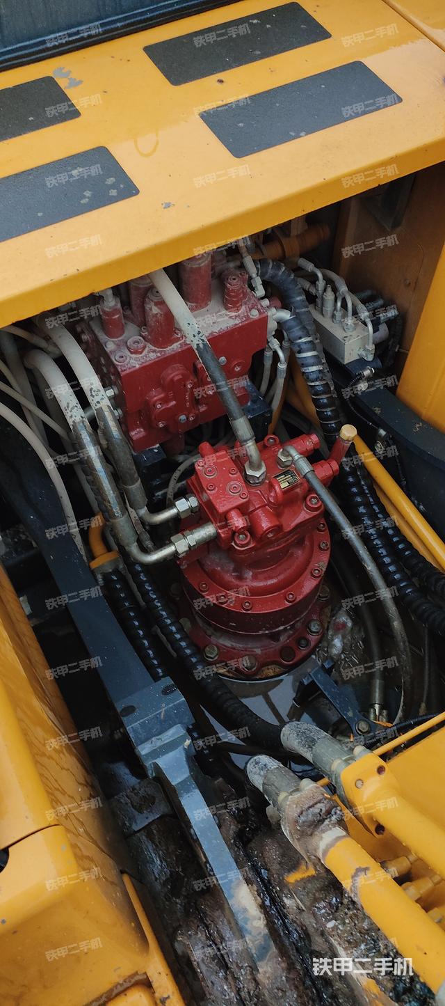 回轉(zhuǎn)馬達(dá)和主控閥（整機(jī)外觀）