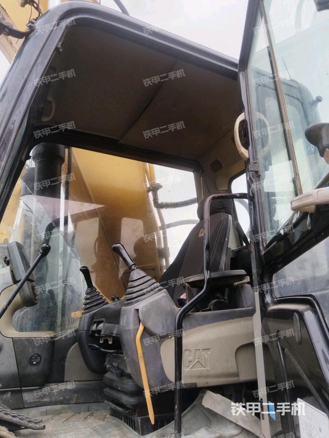 驾驶室整体(整机外观) 驾驶室整体(整机外观)