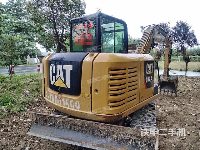 卡特彼勒CAT®305.5E2 小型液压挖掘机的设备实拍-第2张实拍照片