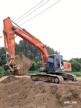 日立ZX210LCH-3挖掘机实拍图片