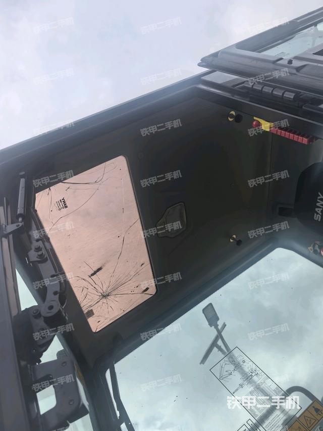 顶棚整体(驾驶室部分) 顶棚整体(驾驶室部分)