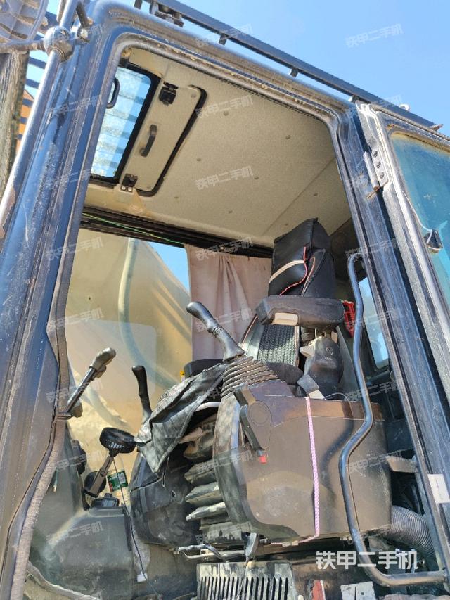 駕駛室整體（整機外觀）