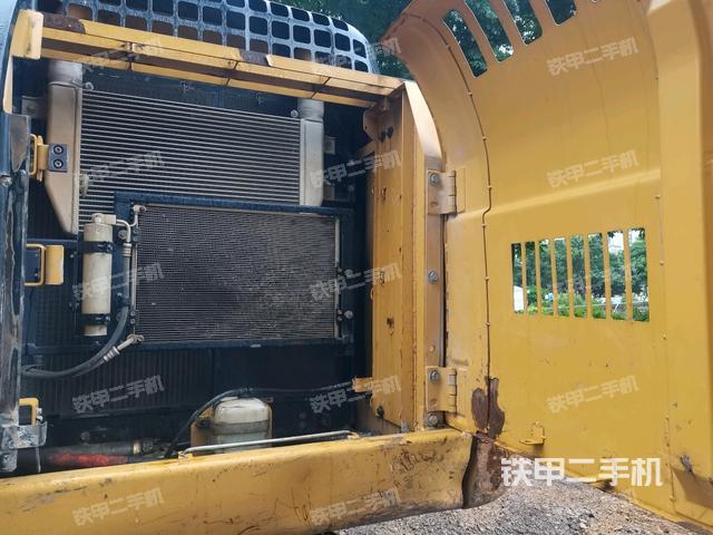 散热器正面(大件舱室) 散热器正面(大件舱室)