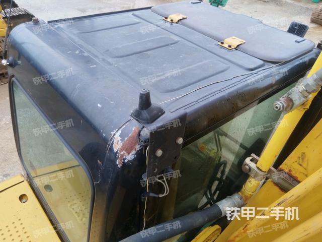 驾驶室顶部(整机外观) 驾驶室顶部(整机外观)