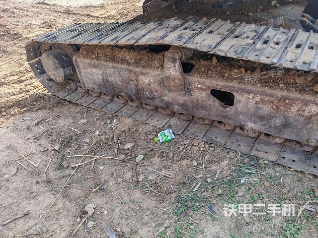 单侧履带整体(整机外观) 单侧履带整体(整机外观)