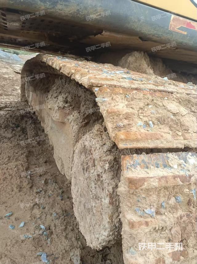 单侧履带整体(整机外观) 单侧履带整体(整机外观)