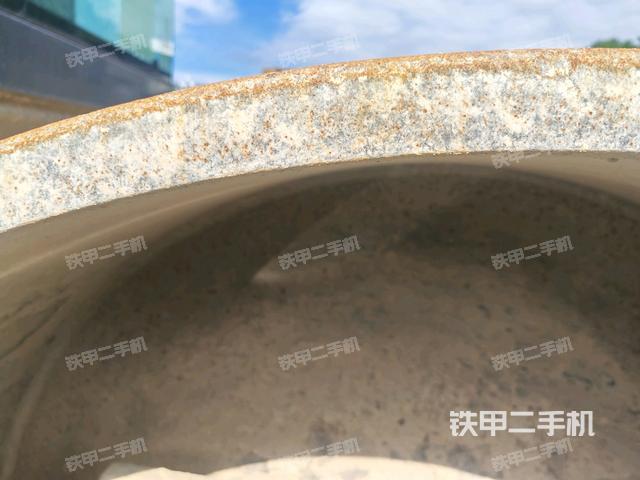 后轮左侧全景（压路机前后车架）