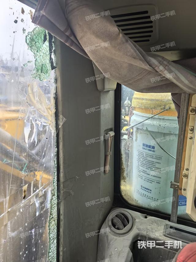 后窗玻璃角标(驾驶室部分) 后窗玻璃角标(驾驶室部分)