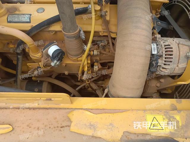 液压泵舱室正面整体(整机外观) 液压泵舱室正面整体(整机外观)