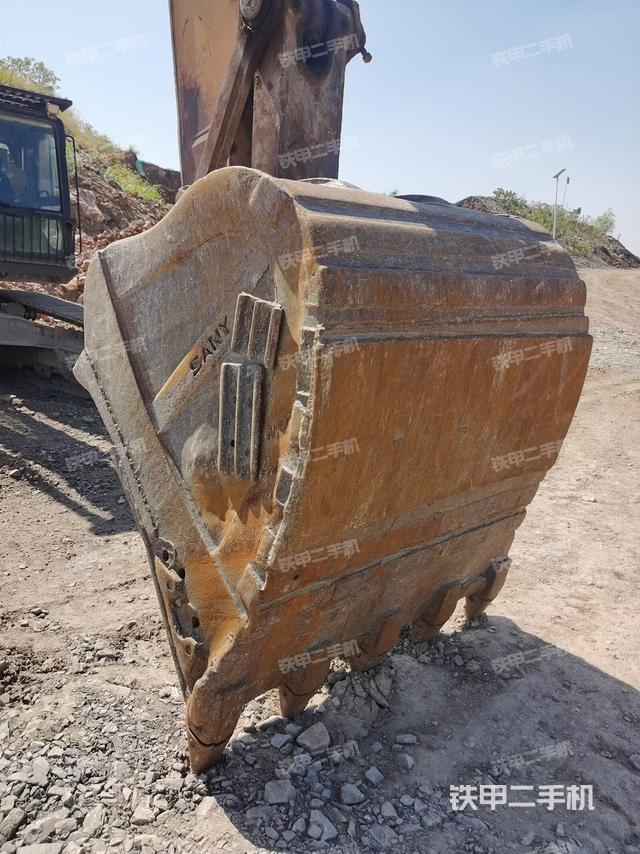 铲斗45度(工作和回转装置) 铲斗45度(工作和回转装置)