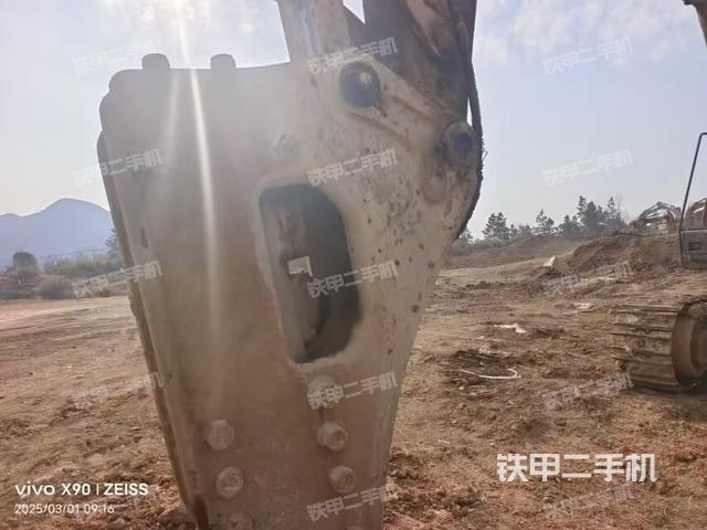 小臂整体左后(工作和回转装置) 小臂整体左后(工作和回转装置)