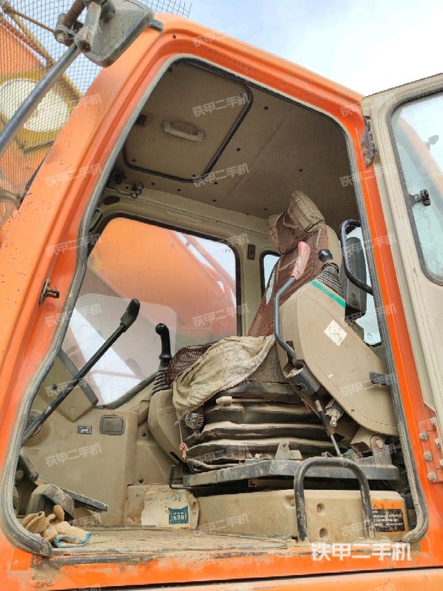 顶棚整体(驾驶室部分) 顶棚整体(驾驶室部分)