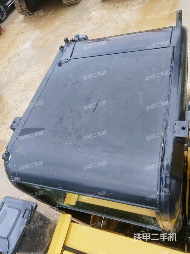 驾驶室顶部(整机外观) 驾驶室顶部(整机外观)