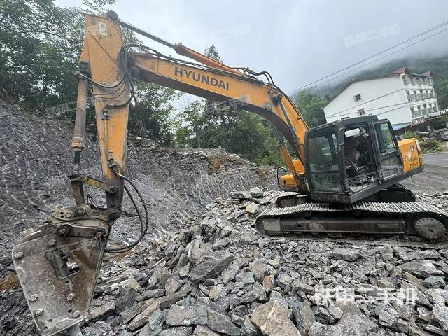 現(xiàn)代R215-7C挖掘機(jī)