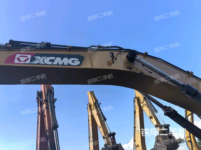 大臂油缸整体 竖拍(工作和回转装置) 大臂油缸整体 竖拍(工作和回转装置)