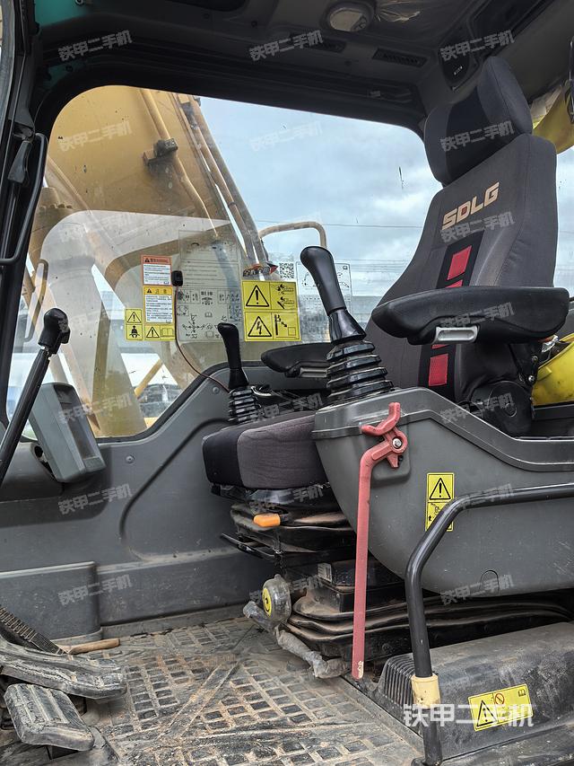 驾驶室整体（整机外观）