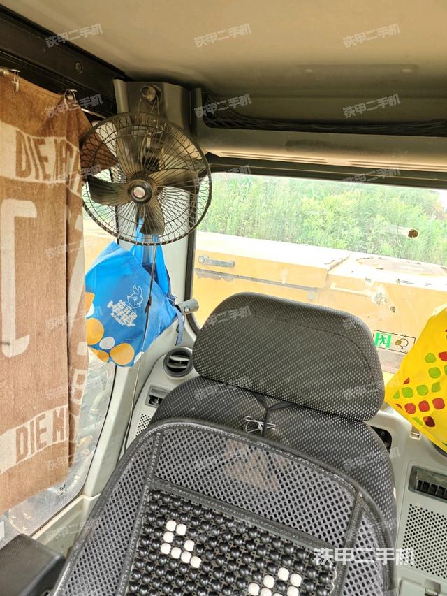 座椅后部(驾驶室部分) 座椅后部(驾驶室部分)