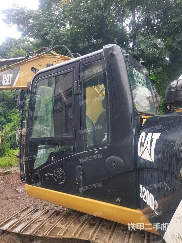 驾驶室左后45度(驾驶室部分) 驾驶室左后45度(驾驶室部分)