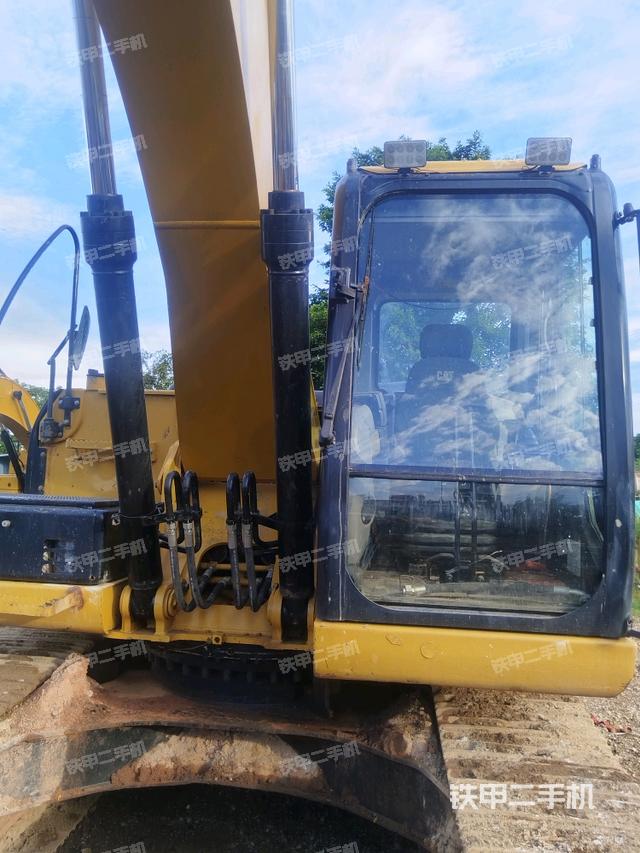 大臂油缸整體?豎拍（工作和回轉(zhuǎn)裝置）