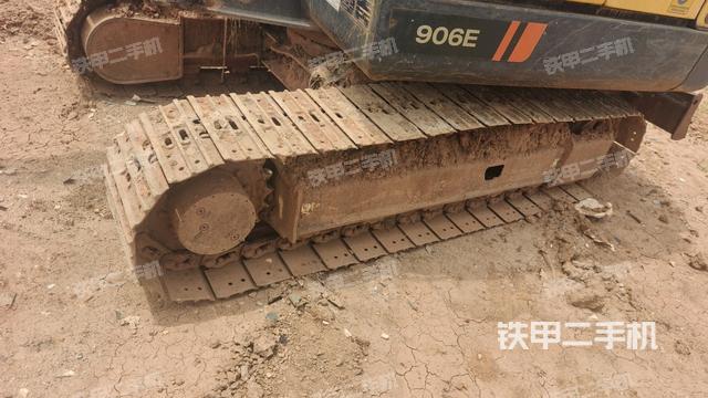 左侧履带整体 (行走机构) 左侧履带整体 (行走机构)