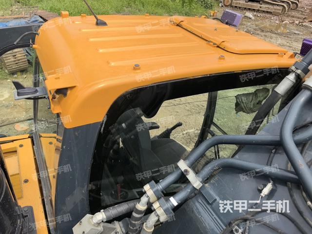 驾驶室顶部(整机外观) 驾驶室顶部(整机外观)