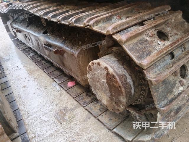 单侧履带整体(整机外观) 单侧履带整体(整机外观)