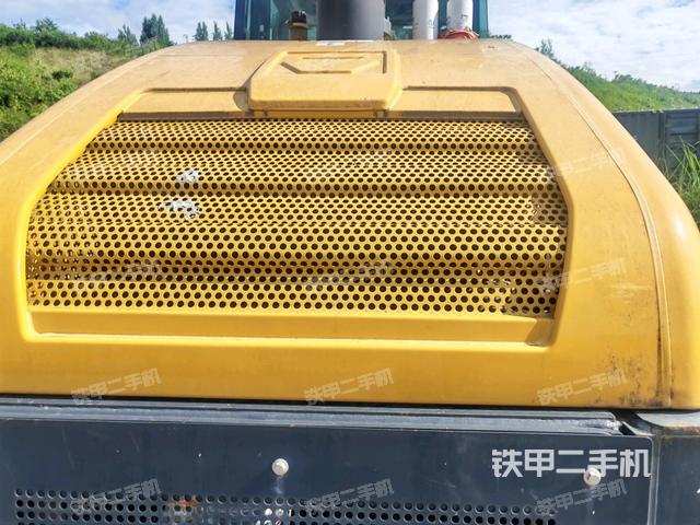 前轮右侧减震块连接及部件（压路机前后车架）