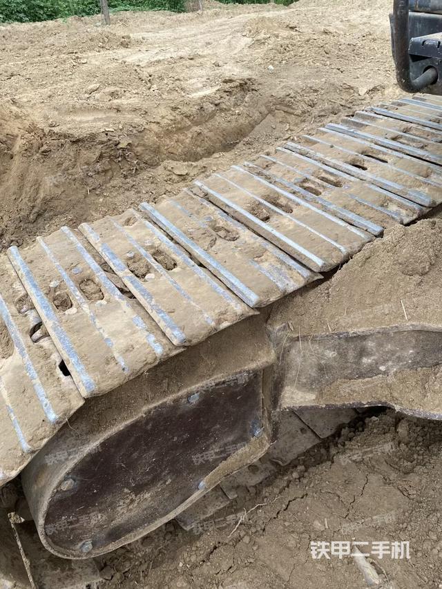 单侧履带整体(整机外观) 单侧履带整体(整机外观)