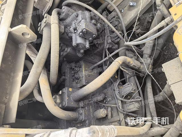 中央回转接头特写(上车部件) 中央回转接头特写(上车部件)