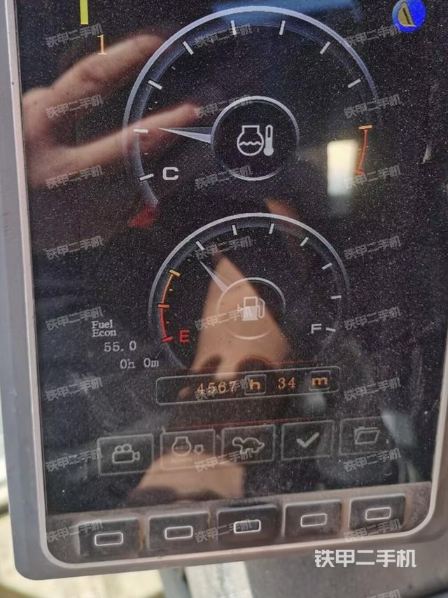 显示屏 (驾驶室部分) 显示屏 (驾驶室部分)