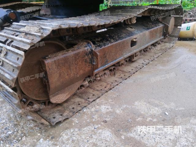 单侧履带整体(整机外观) 单侧履带整体(整机外观)