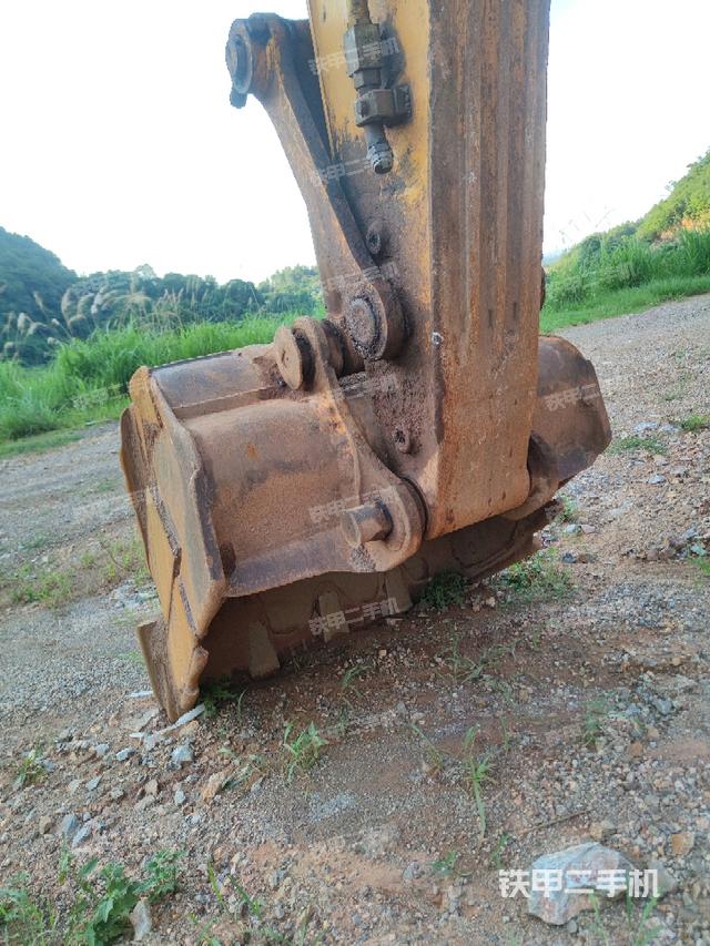 铲斗右后整体(工作和回转装置) 铲斗右后整体(工作和回转装置)